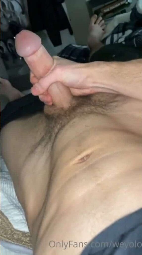 weyolo is jerking off his cock in his room. Cums on himself