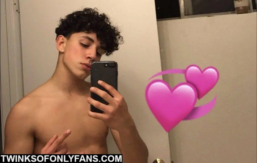 Chris_love1059 is another straight boy with a big dick who discovered OnlyFans